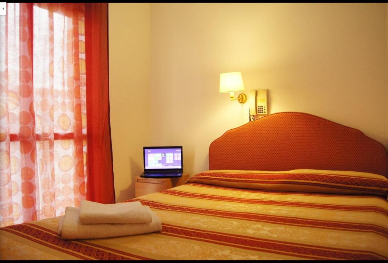 Hotel Avana Mare Римини Екстериор снимка