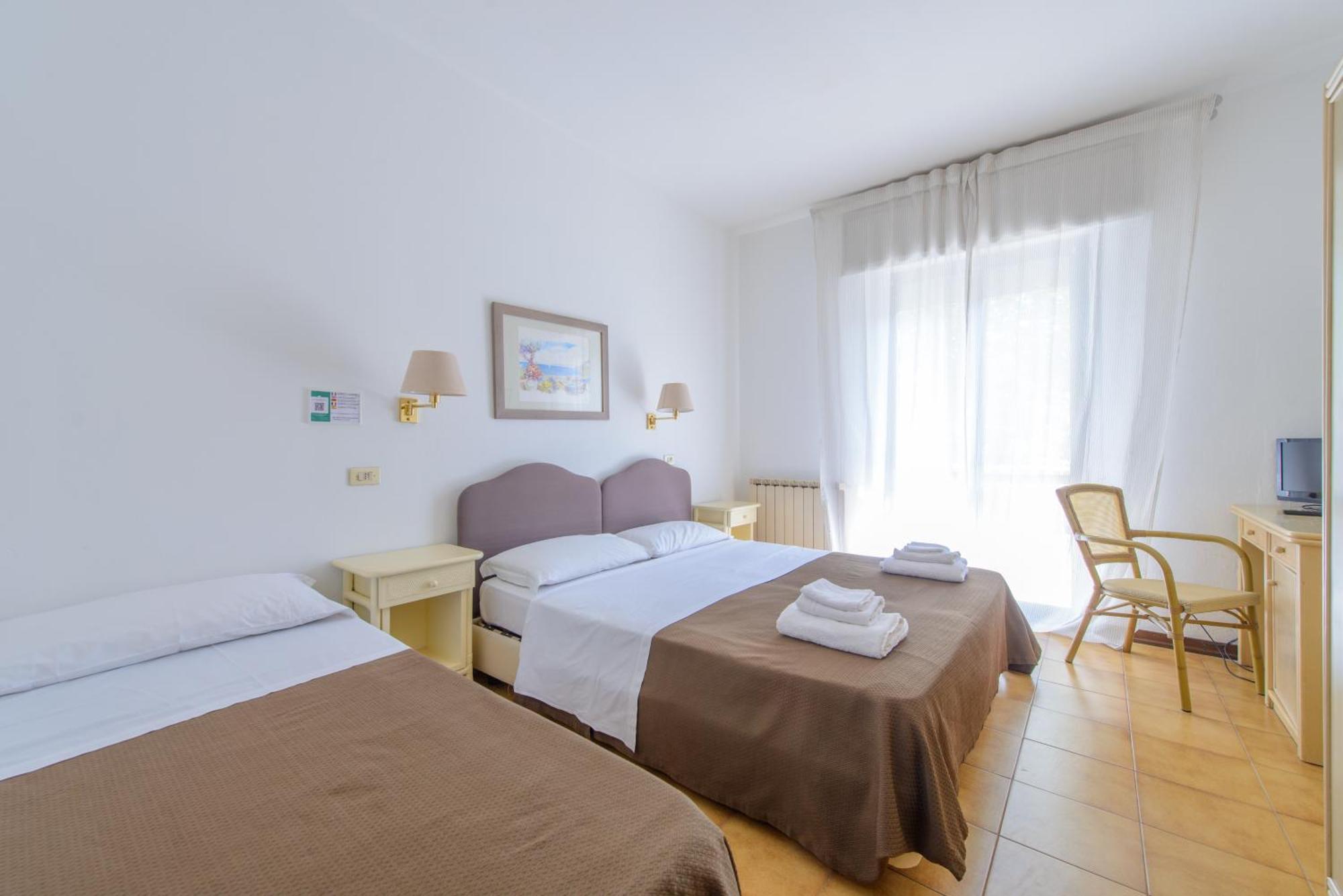 Hotel Avana Mare Римини Екстериор снимка