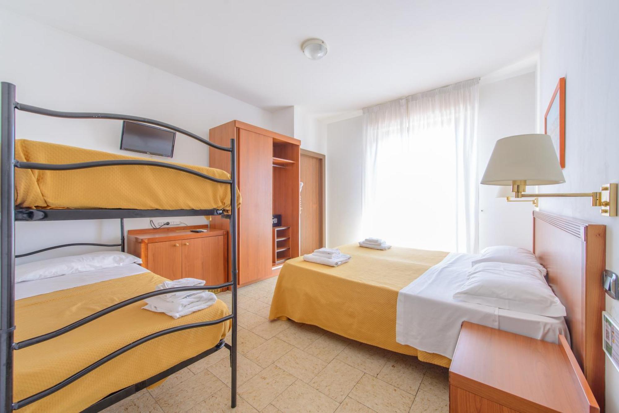 Hotel Avana Mare Римини Екстериор снимка
